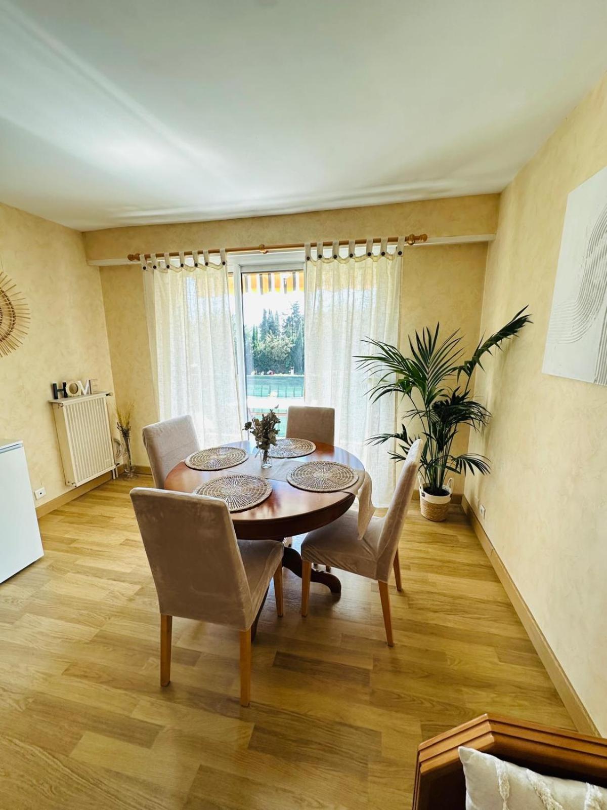 Spacieux 2 Chambres 65M2 Climatise Au Village Medieval Entre Nice Et Antibes Villeneuve-Loubet Εξωτερικό φωτογραφία