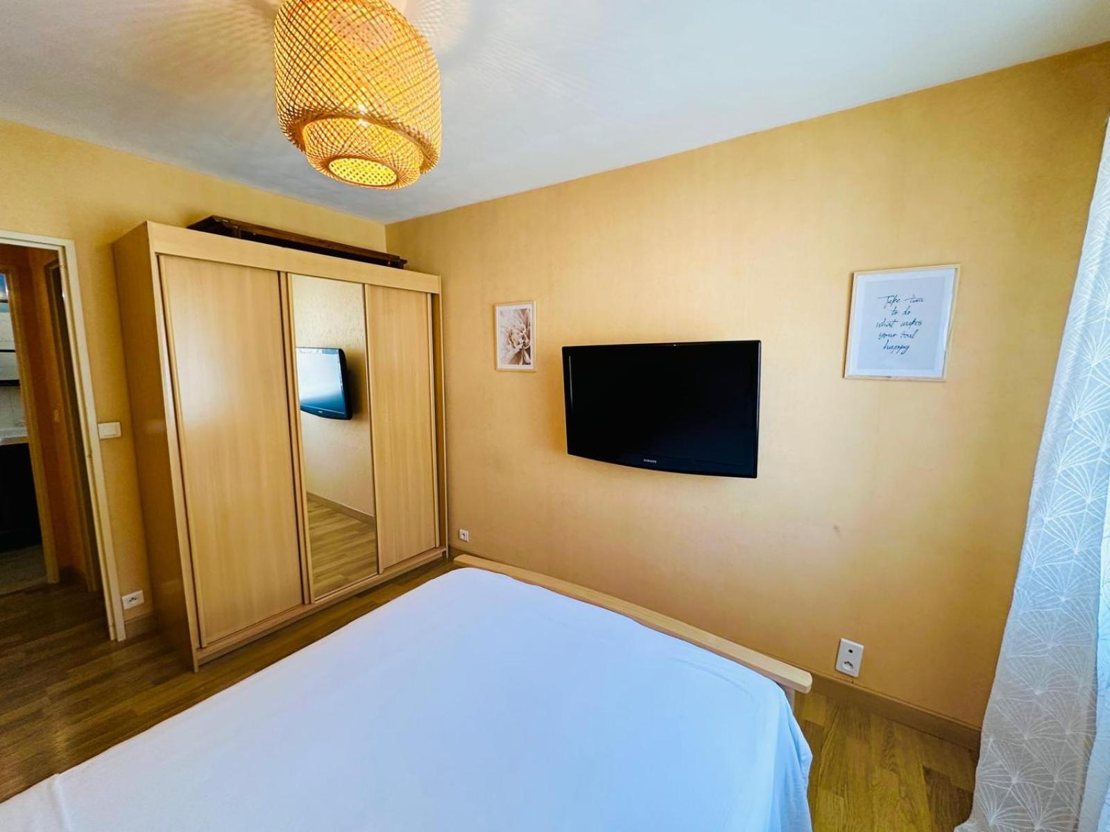 Spacieux 2 Chambres 65M2 Climatise Au Village Medieval Entre Nice Et Antibes Villeneuve-Loubet Εξωτερικό φωτογραφία